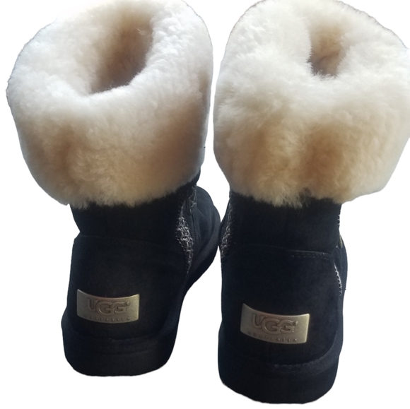 NWOT UGG   sheepskin boots black size 7 women - Picture 2 of 6